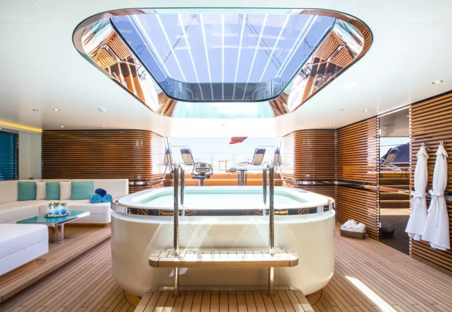yacht à voile Aquijo intérieur