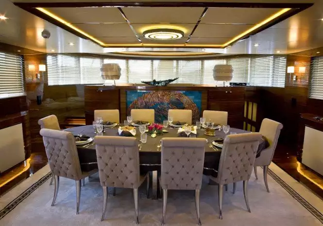 yacht 60 Ans intérieur