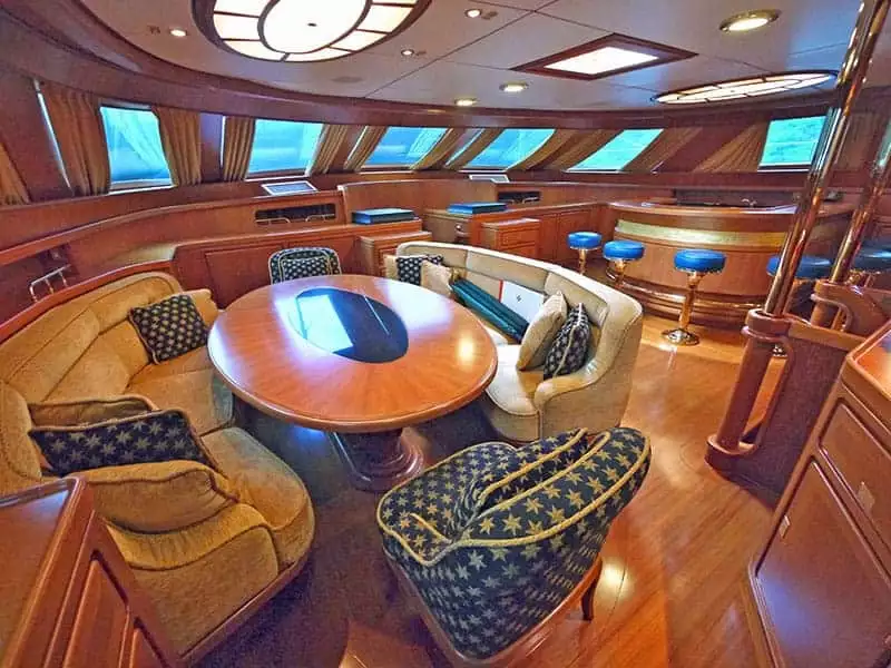 interno dell'yacht Andromeda La Dea