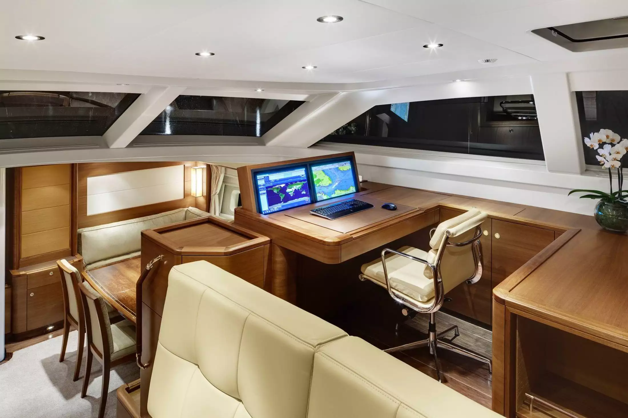 interno dell'yacht Antares III 