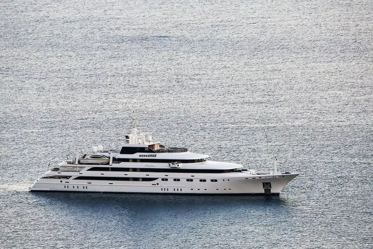 EMIR Yacht • Mitsubishi Heavy Indus • 1987 • ex Owner Nidal Karameh EMIR Yacht • Mitsubishi Heavy Indus • 1987 • ex Owner Nidal Karameh