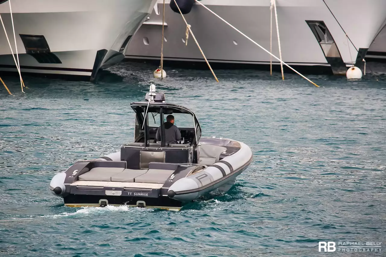 Beiboot zur Yacht Friendship (Pirelli P Zero 1400 Sport) – 13,79 m – Tecnorib