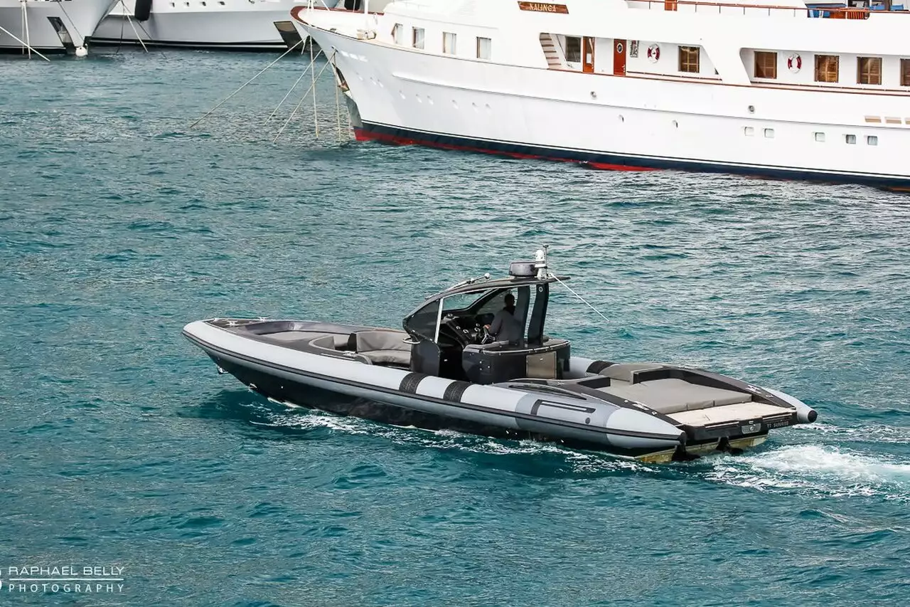 Beiboot zur Yacht Friendship (Pirelli P Zero 1400 Sport) – 13,79 m – Tecnorib