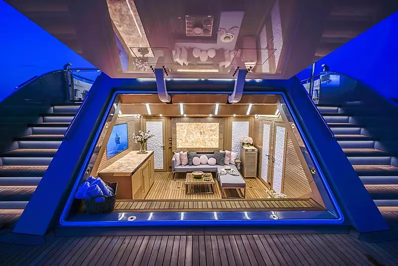 yacht SNOW 5 intérieur