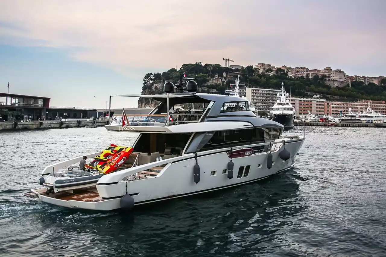LISI III Jacht • San Lorenzo SX88 • 2015 • Eigenaar Italiaanse miljonair LISI III Jacht • San Lorenzo SX88 • 2015 • Eigenaar Italiaanse miljonair