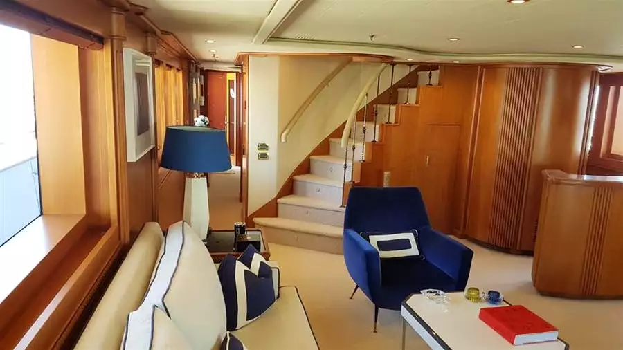 interni dello yacht Jolie X