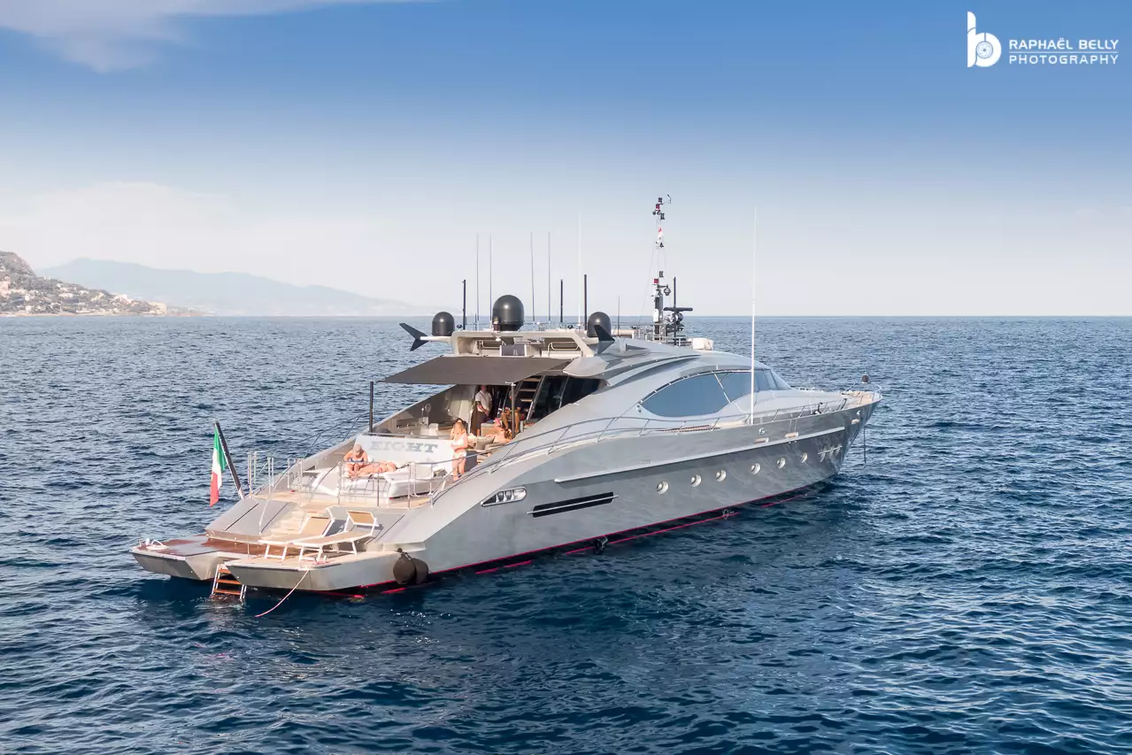 EIGHT Yacht • Palmer Johnson • 2005 • Propriétaire Italien Millionnaire