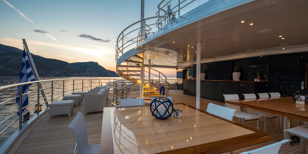 Interni Serenity di Austal Yacht 