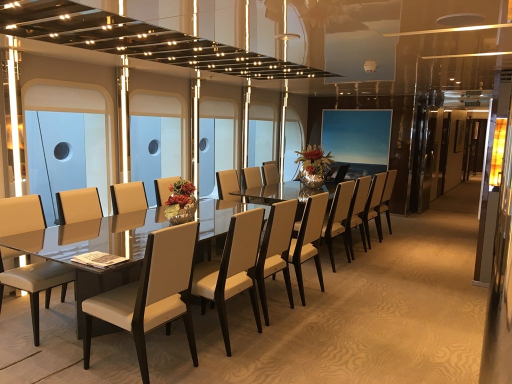 Interni Serenity di Austal Yacht 