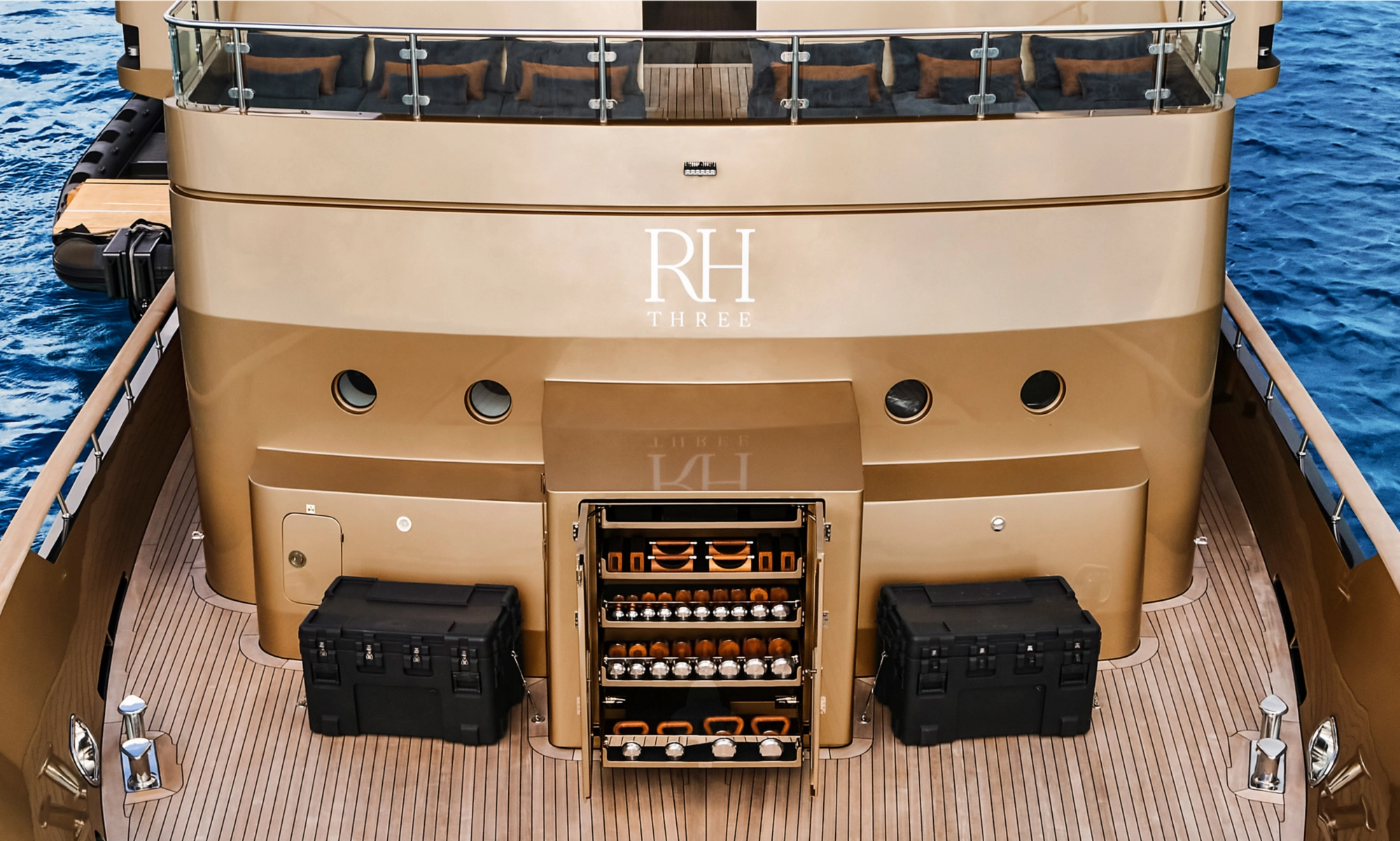 RH THREE Jacht • RMK • 2003 • Eigenaar Gary Friedman RH THREE Jacht • RMK • 2003 • Eigenaar Gary Friedman