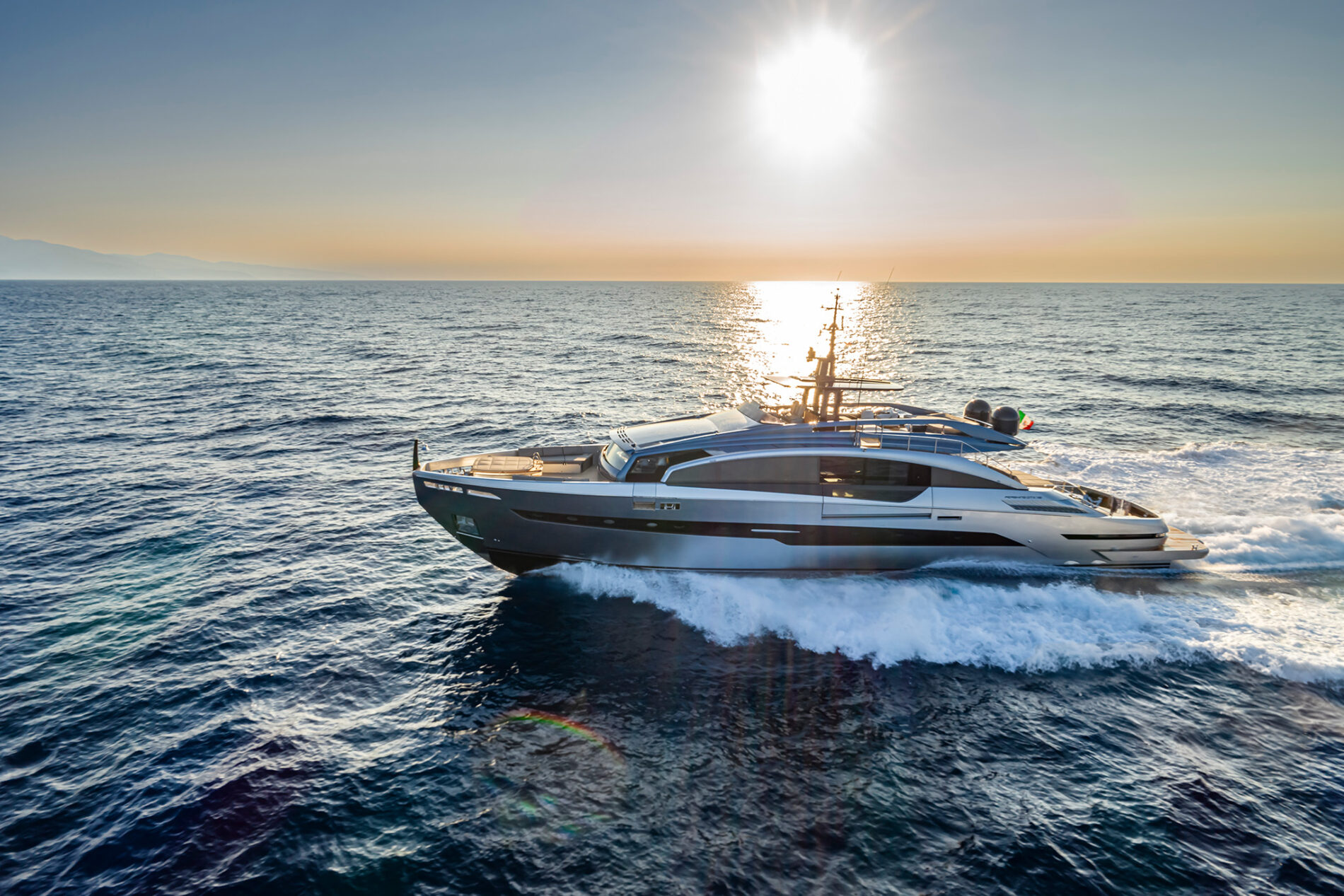 Caffeine Yacht - Pershing - 2023 - eigenaar Russell Weiner (2)