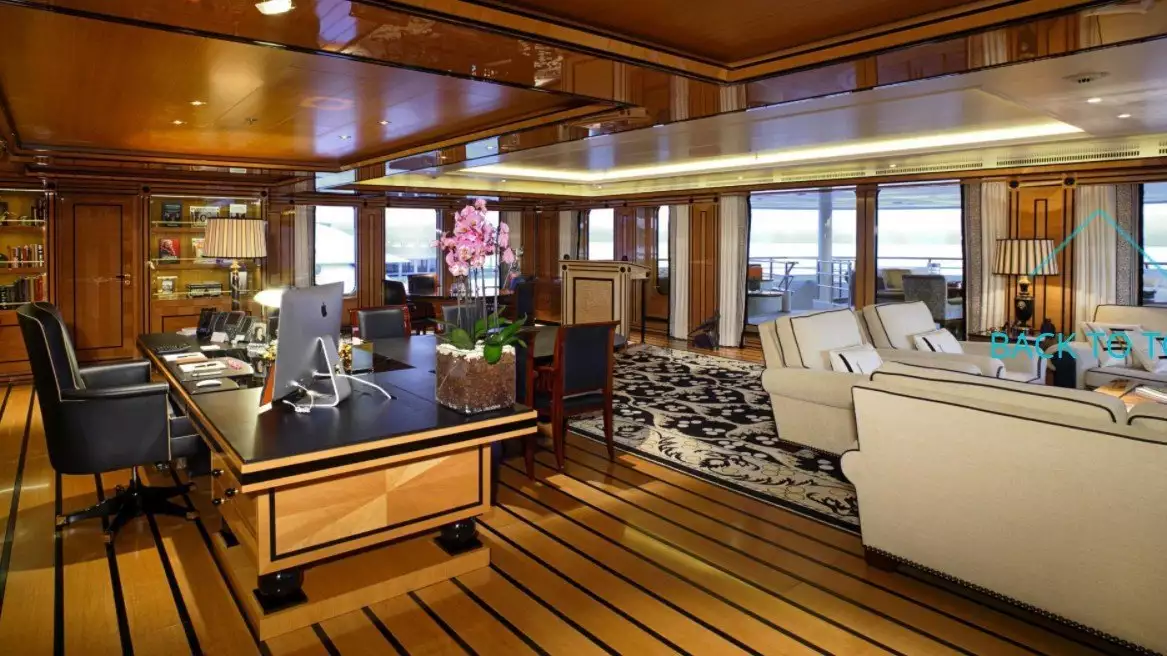 interior do iate Dilbar