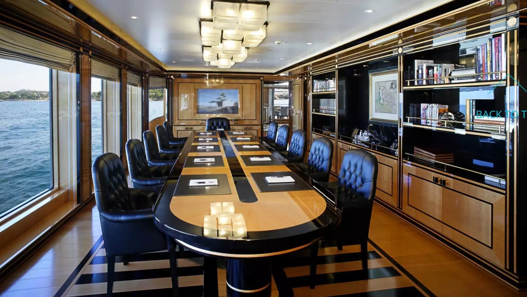 interior do iate Dilbar