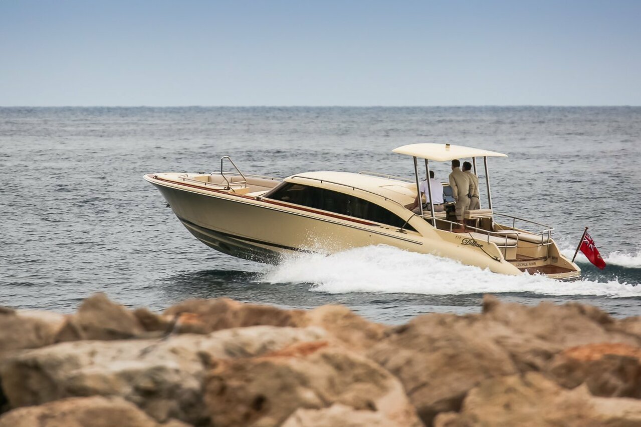 مناقصة على يخت Dilbar (Venetian Aft Helm Limo) - 12m - Hodgdon