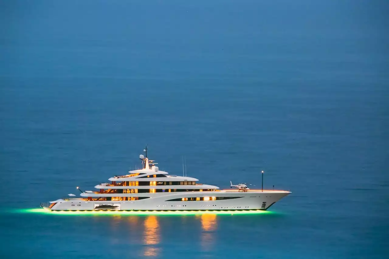SOPHIA Yacht • (ex FAITH) • Feadship • 2017 • Proprietário Michael Latifi. Ela foi construída para Lawrence Stroll