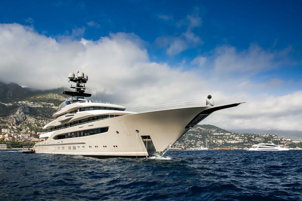 Inside Shahid Khan S 200 000 000 Kismet Yacht Superyachtfan