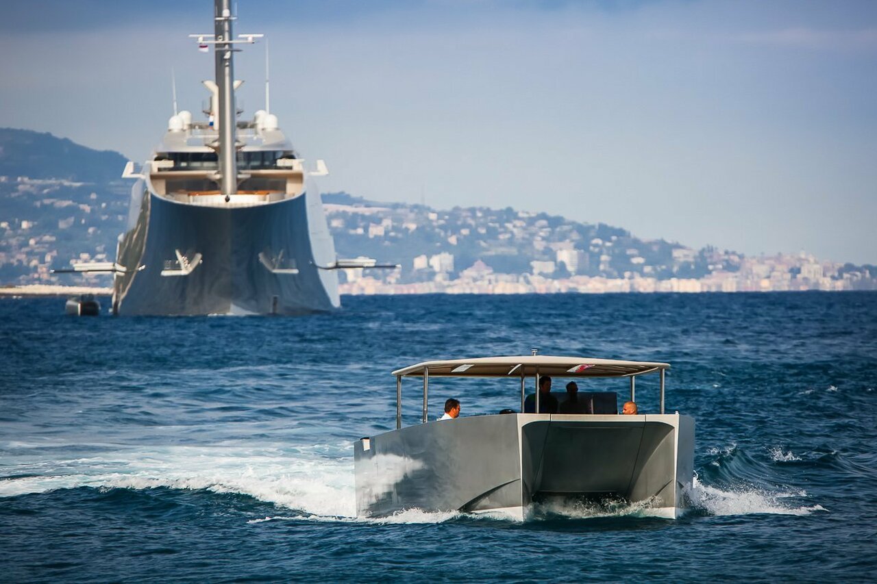 Saiing Yacht A – 143m – Nobiskrug & TT SY A n°4 – 11,70m – Lloyd Stevenson Boatbuilders