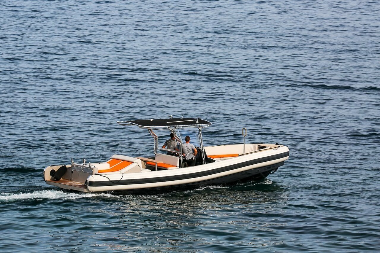 Annexe pour yacht Kismet (Naiad Twin Jet) – 10,5m – Naiad