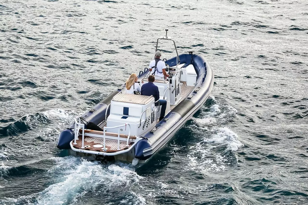 Tender To Octopus OZ (Eclipse do Furacão do Zodíaco) – 8,7m – Furacão