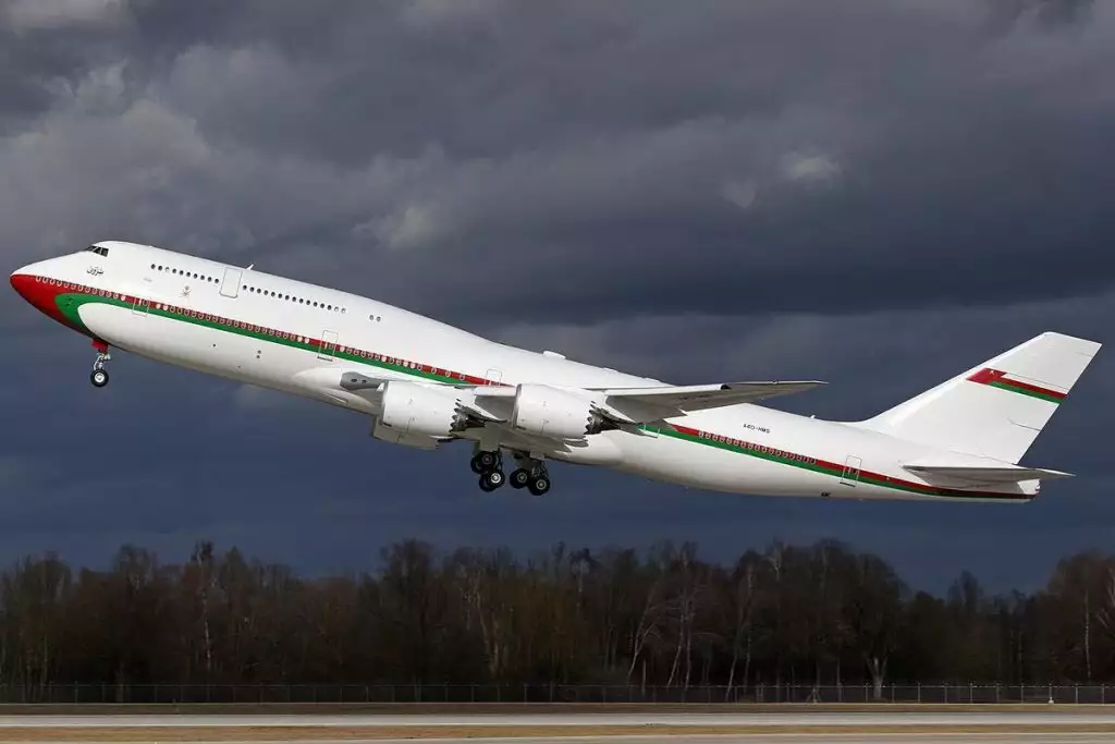 طائرة A40-HMS سلطان عمان بوينج 747 BBJ