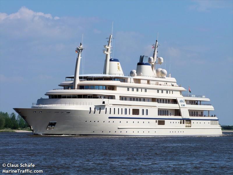 sultan of oman yacht cost