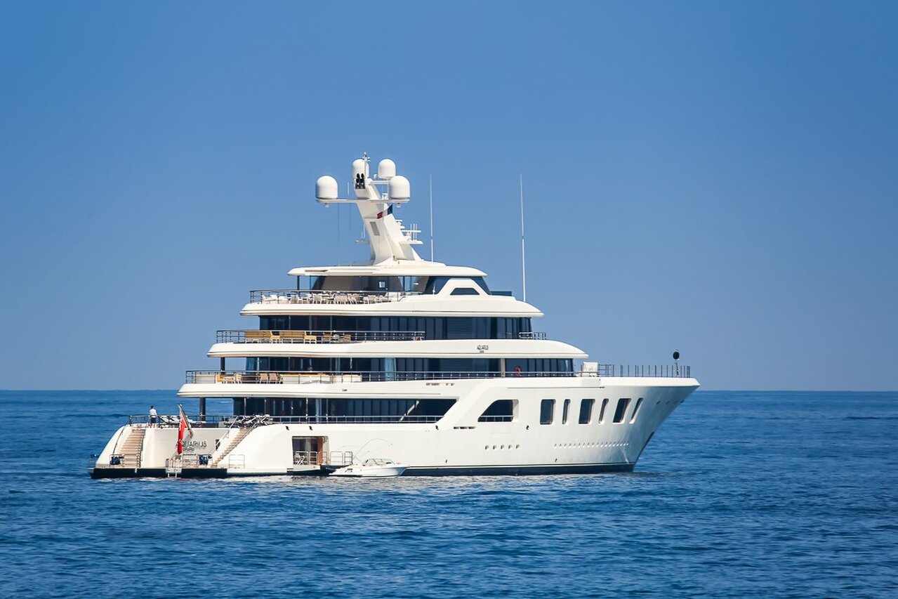 AQUARIUS yacht • Feadship • 2016 • owner Steve Wynn