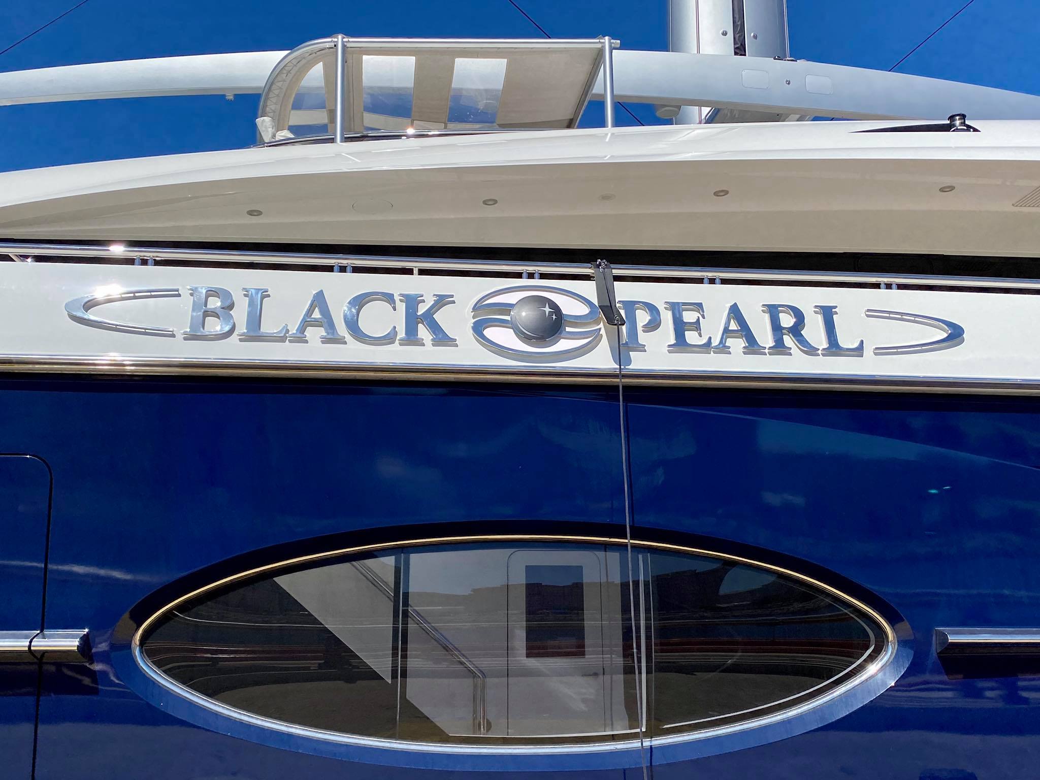 black pearl yacht crew size