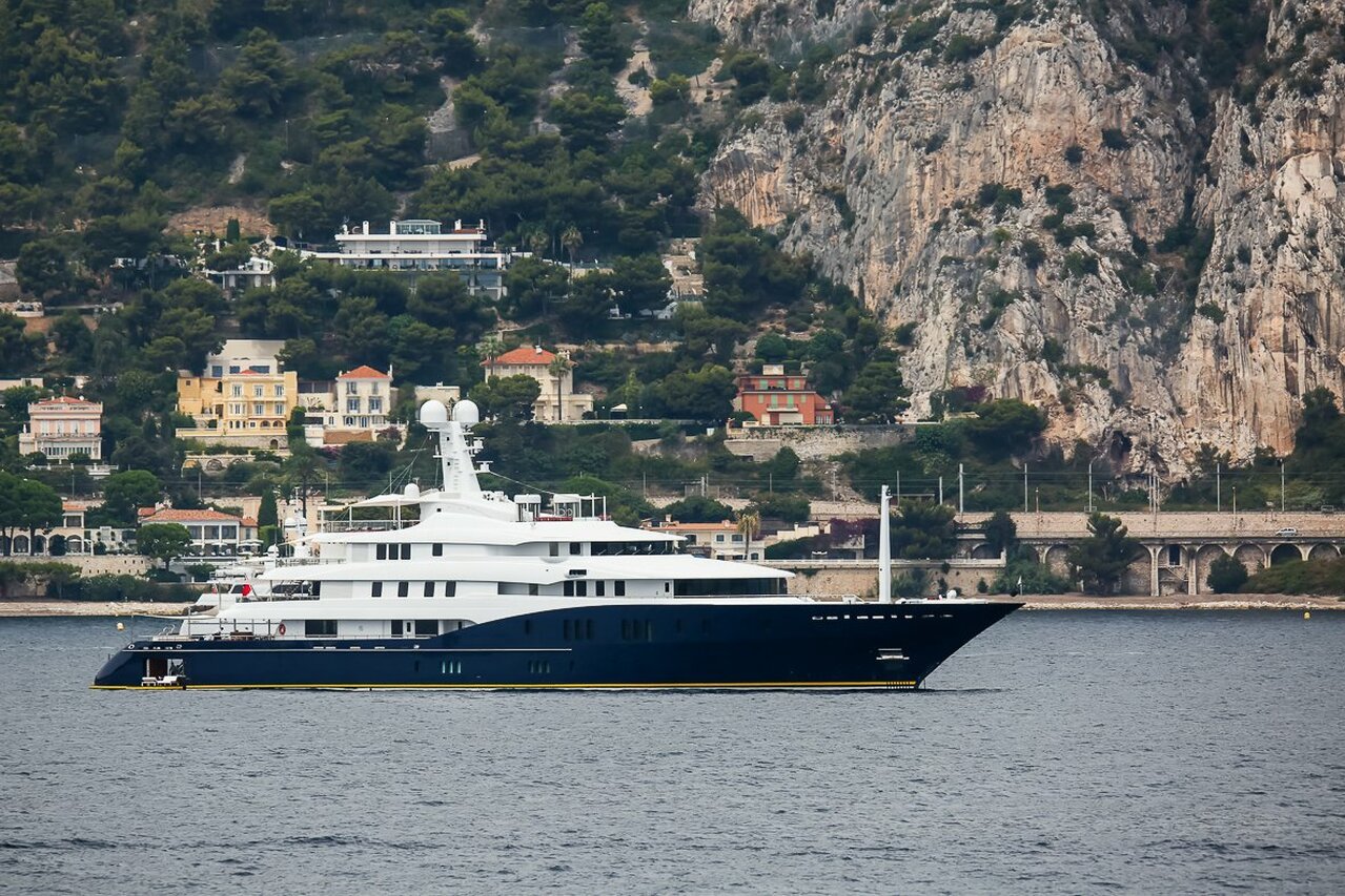 B2 Yacht • (ex C2) • 2008 • Abeking & Rasmussen • Proprietario Ron Perelman