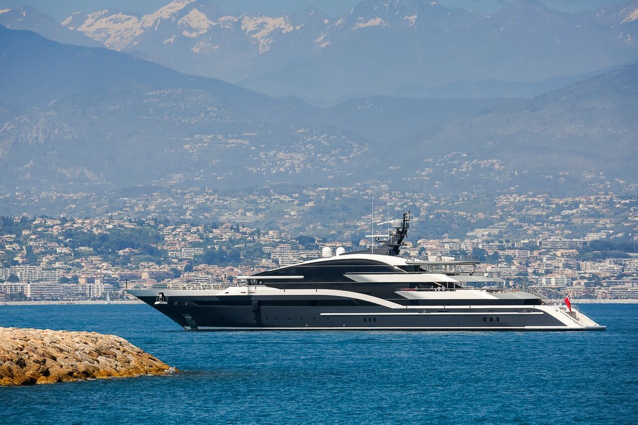 Yacht Dar – 90 m – Oceanco – Ziyad Al Manaseer