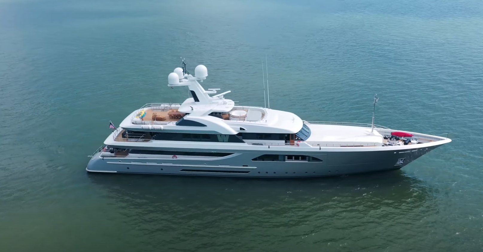 W Yacht • Feadship • 2013 • Propriétaire David MacNeil