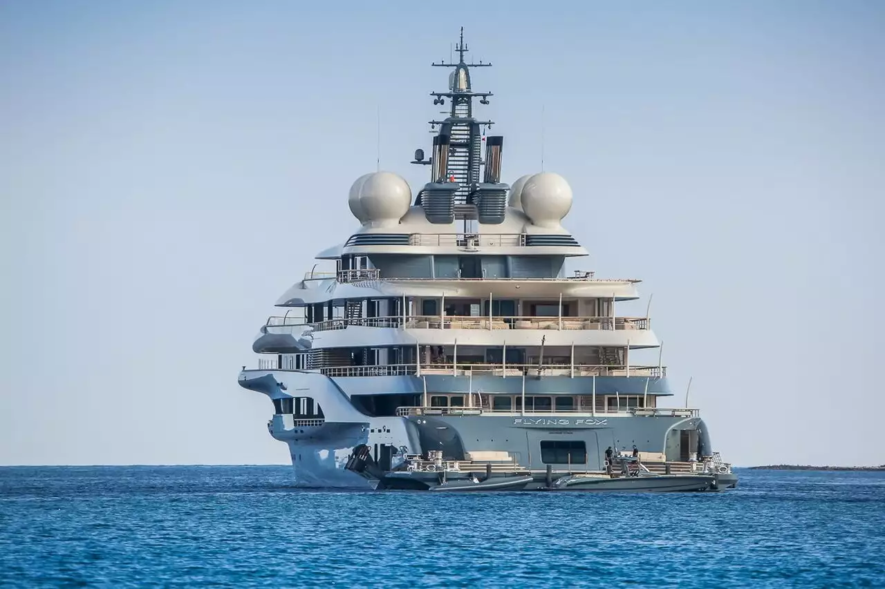 yacht à louer FLYING FOX • Lurssen • 2019 • Propriétaire Dmitry Kamenshchik