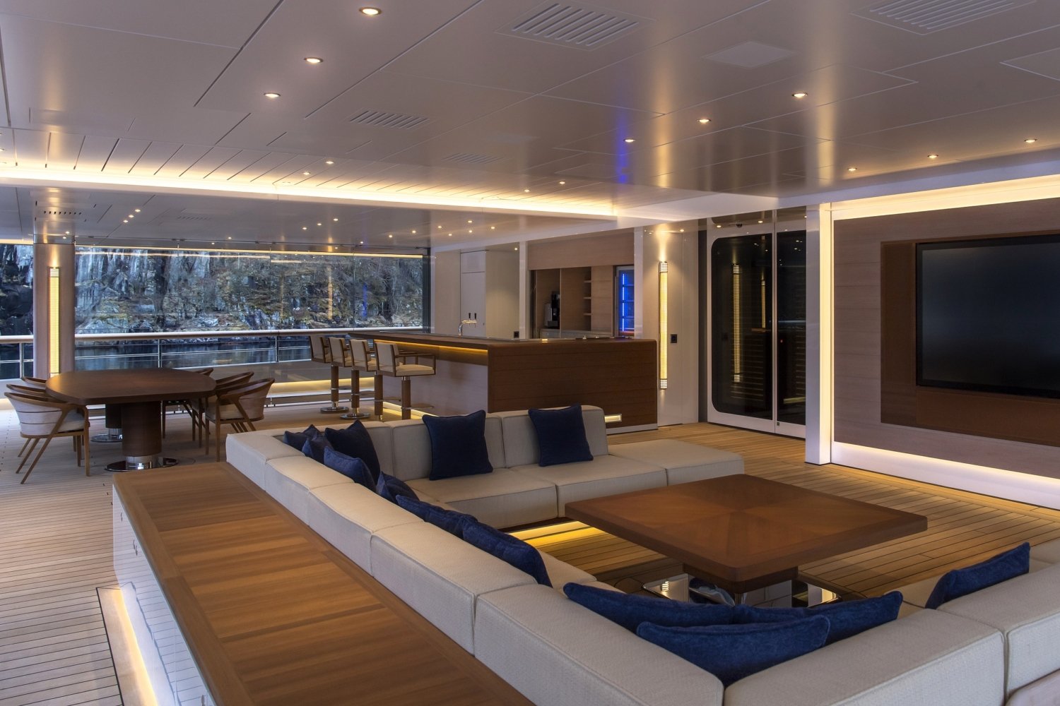 Intérieur FLYING FOX Yacht Lurssen 2019 Valeur 400M Jeff Bezos