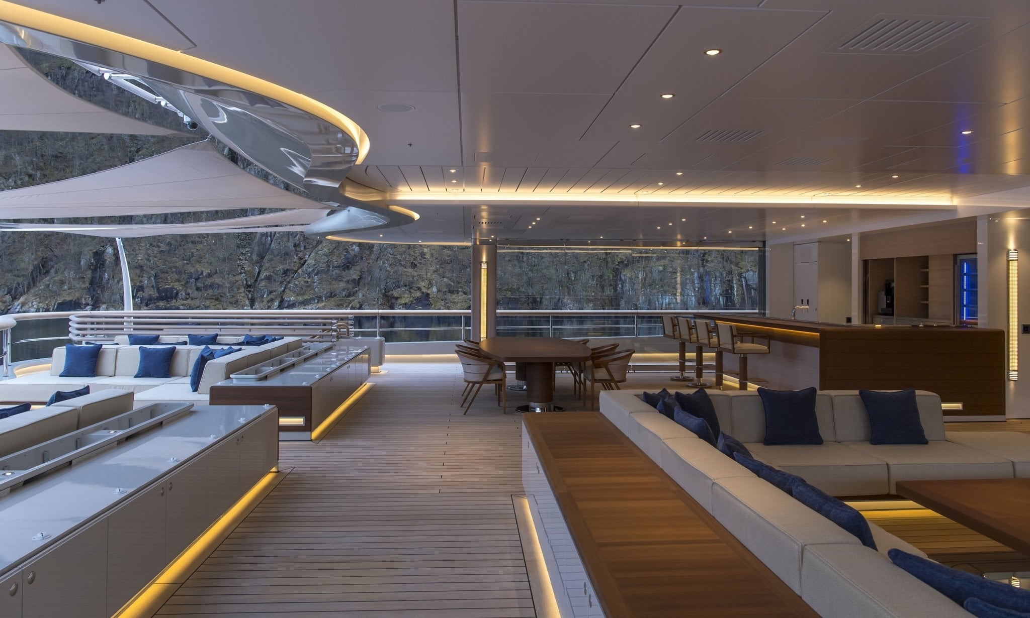 Intérieur FLYING FOX Yacht Lurssen 2019 Valeur 400M Jeff Bezos