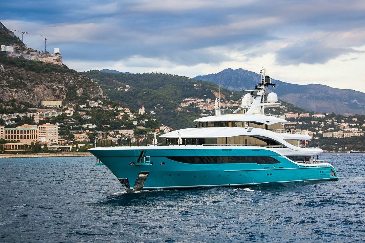 Yacht GO – 77m – Türkis