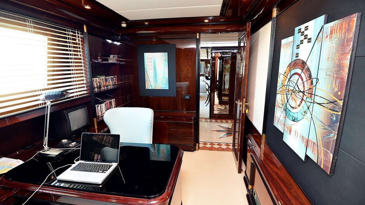 Interior del yate Indigo Star