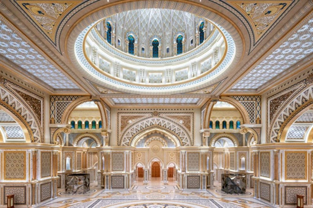 Dentro del palacio de Abu Dhabi