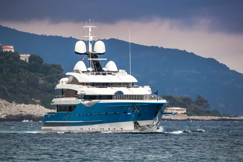 يخت MADAME GU • Feadship • 2013 • المالك Andrey Skoch