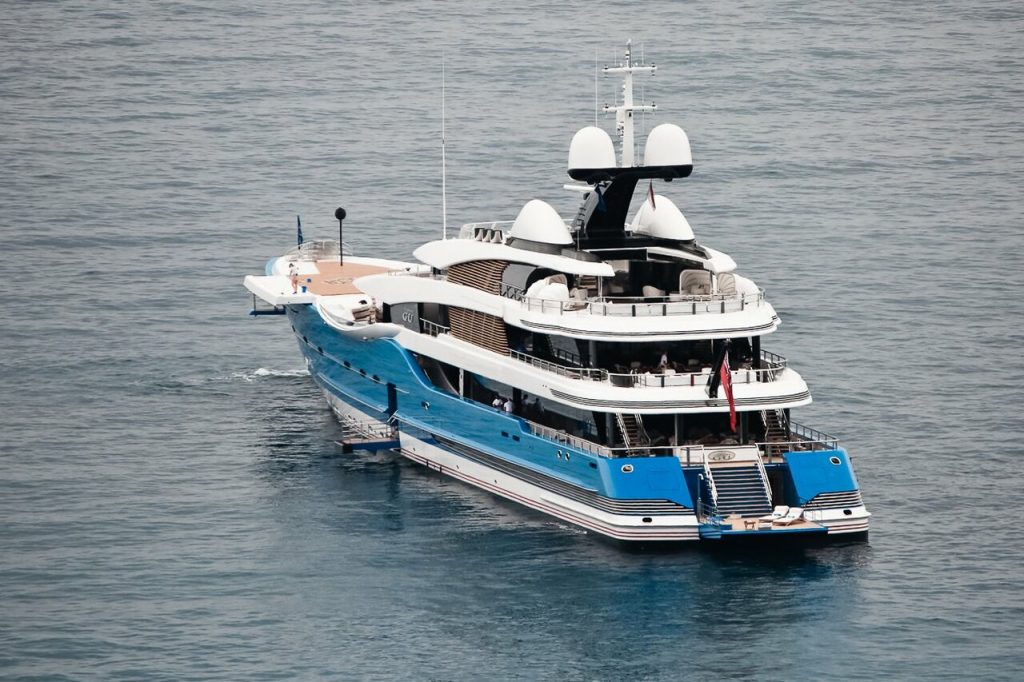Madame Gu Yacht • Feadship • 2013 • In vendita ea noleggio