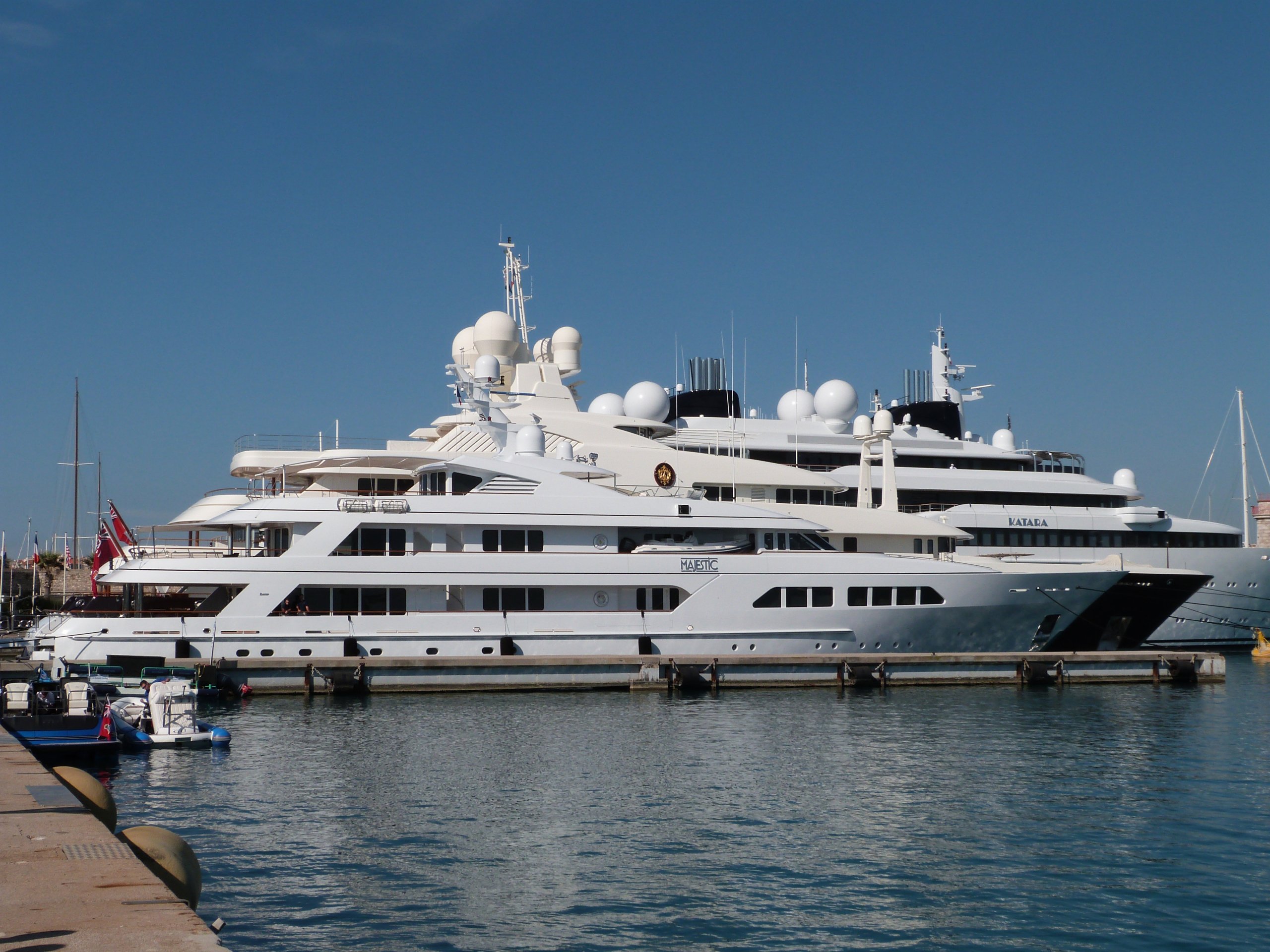 Yate MAJESTIC • Feadship • 2007 • Propietario Bruce Sherman