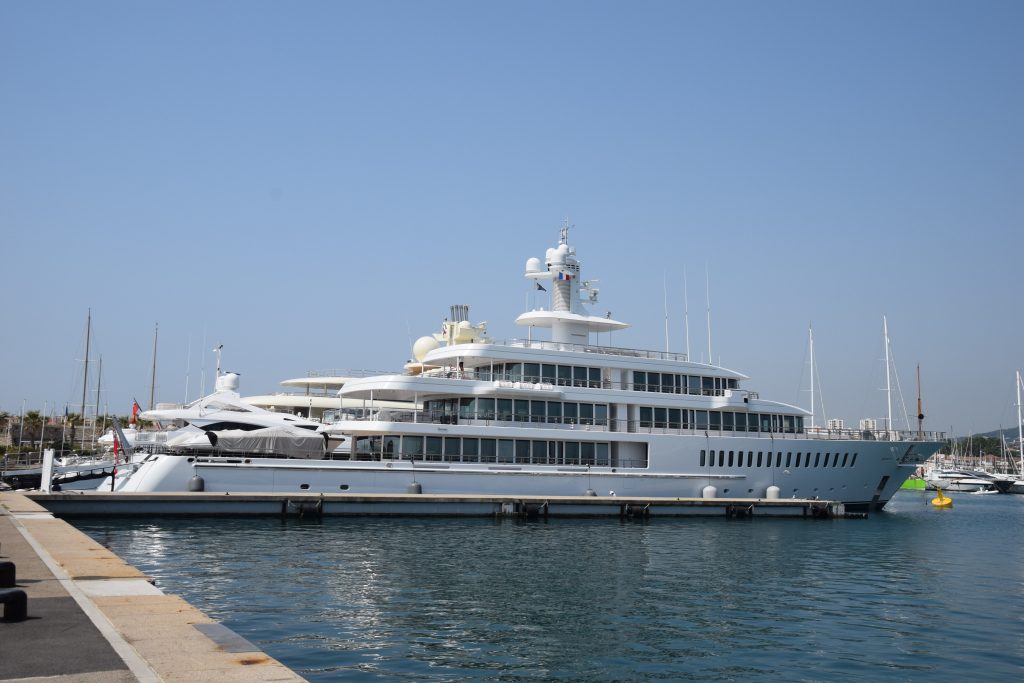 Yate MUSASHI • Feadship • 2011 • propietario Larry Ellison