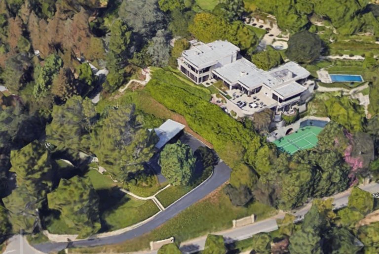 NANCY WALTON LAURIE • Net Worth 7 billion • House • Yacht • Private Jet