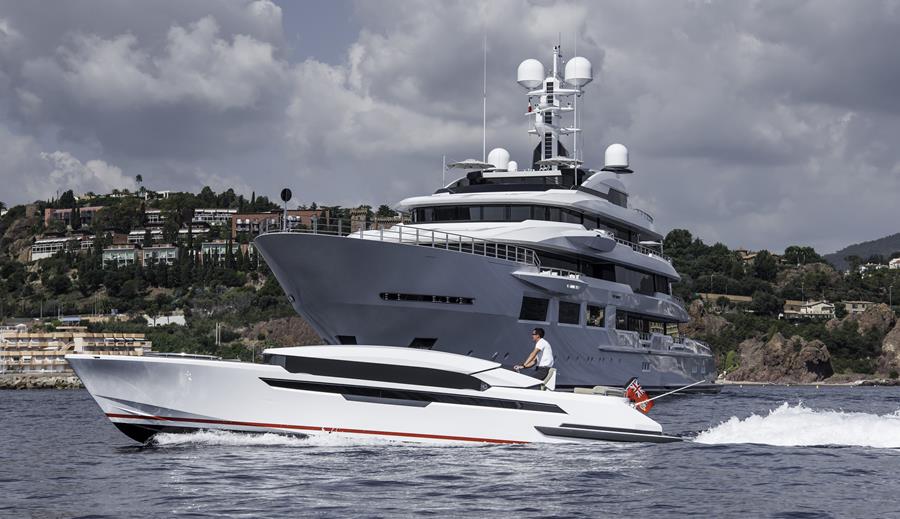 Oceanco-yate-DREAMBOAT-con-su-prestador