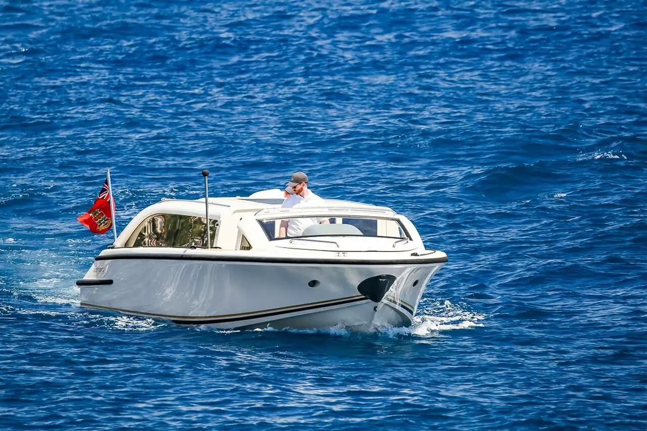 Tender To Ecstasea (Vikal Limousine Tender) – 9,5 m – Vikal 