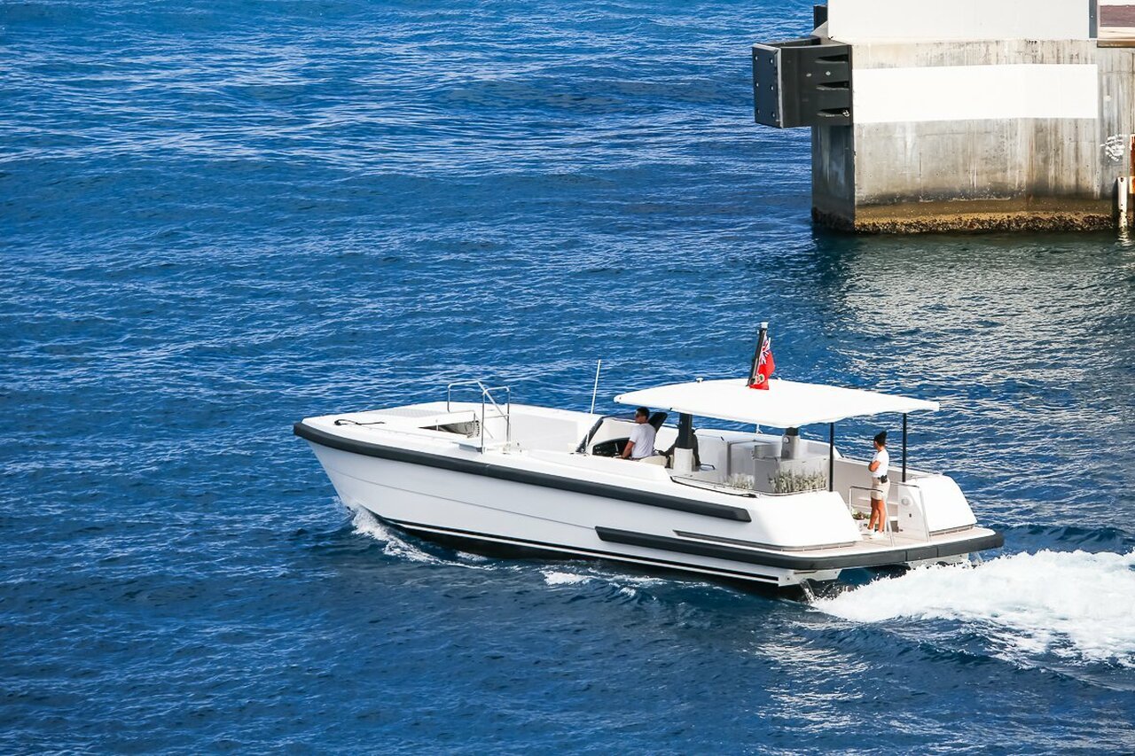 Beiboot zur Rising Sun-Yacht (Rising Sun Cat) – 10,68 m – Kompasstender