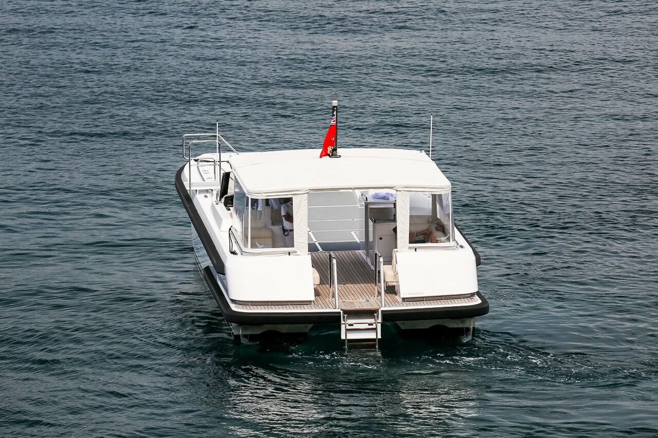 Yacht Tender To Rising Sun (Rising Sun Cat) – 10,68m – Compass Tenders