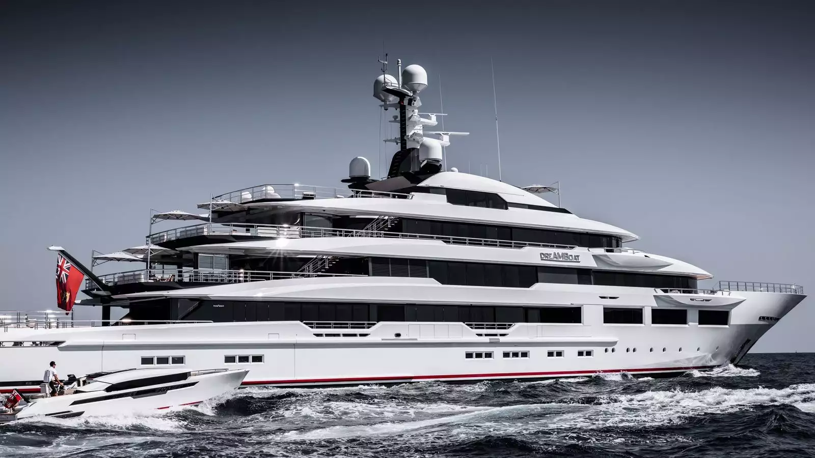 Oceanco-yacht-DREAMBOAT-avec-son-annexe