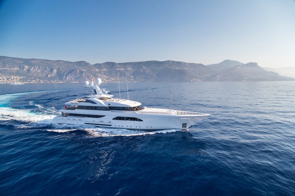 W Yacht • Feadship • 2013 • المالك David MacNeil