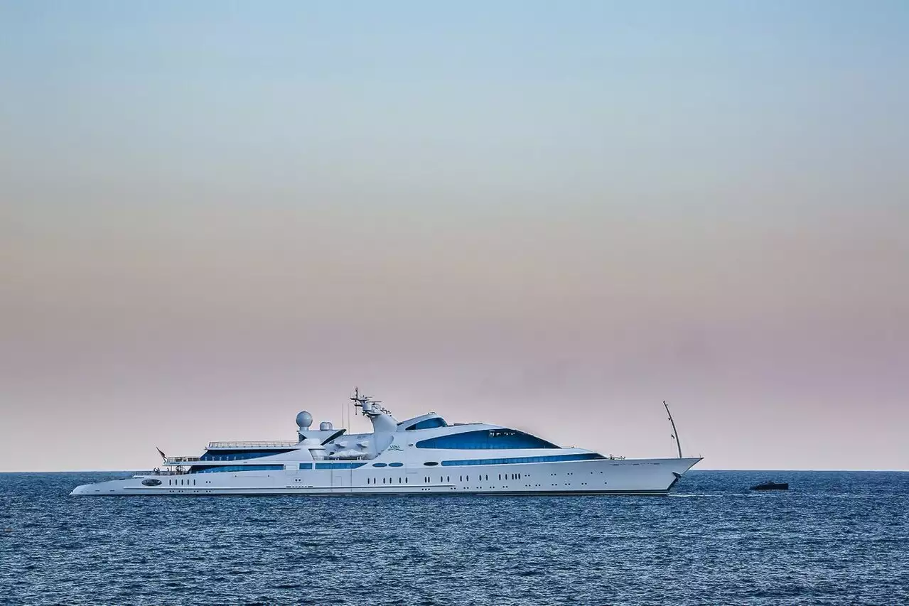 YAS Yacht • Koninklijke Schelde • 1981 • Propriétaire Sheikh Hamdan bin Zayed al Nahyan