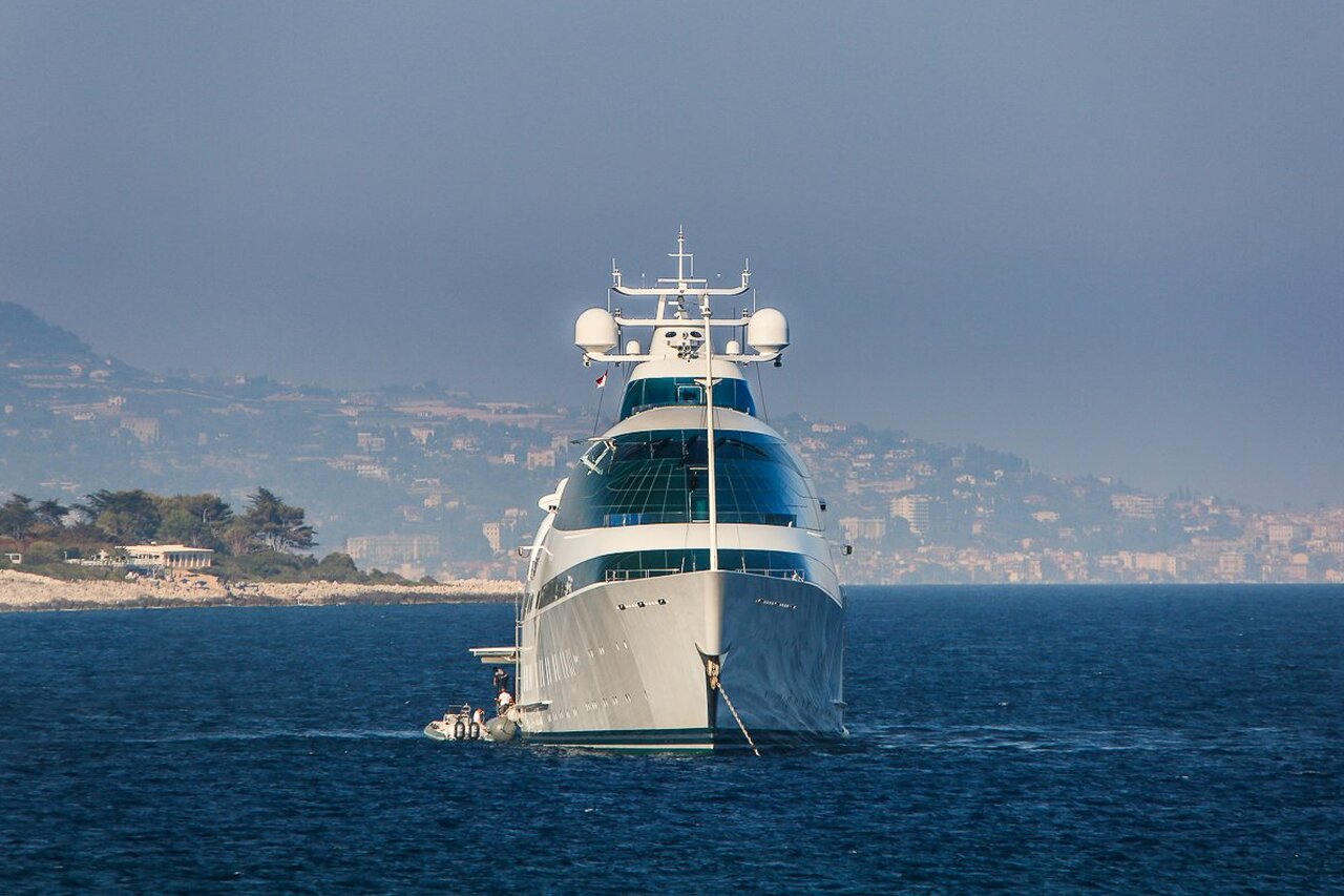 sheikh hamdan bin zayed al nahyan yacht