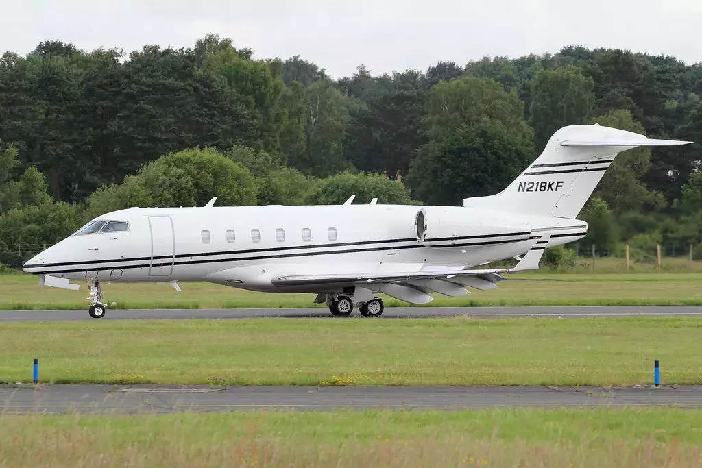 N218KF - Bombardier (avión privado Walton Kroenke)